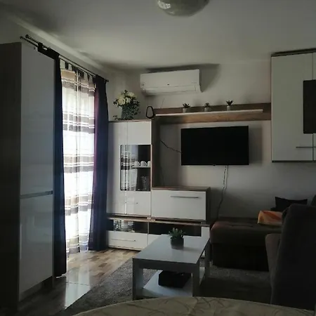 Immaculate 2-Bed Apartment In Kastel Gomilica Kaštela